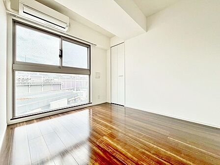 お子様の心と身体を見守る子供部屋として、思春期のプライバシーを重視したり、成長に合わせて机やベットを自由にレイアウトできるようにと、小さな自立心を育むお部屋作りを見越してご覧下さい。