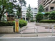 芳林公園まで約335m