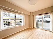 暖色系の照明は、心理的にも落ち着きを得られやすいそうです。