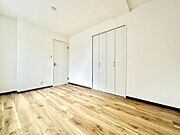 お子様の心と身体を見守る子供部屋として、思春期のプライバシーを重視したり、成長に合わせて机やベットを自由にレイアウトできるようにと、小さな自立心を育むお部屋作りを見越してご覧下さい。