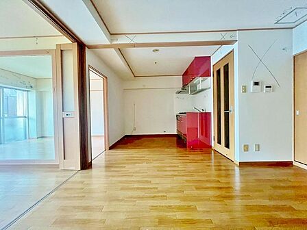 「リノベーション前」家族とのコミュニケーションを促進する拘り設計。快適な居住空間を演出し、都市型生活をより潤いある時間へ代えてくれます。