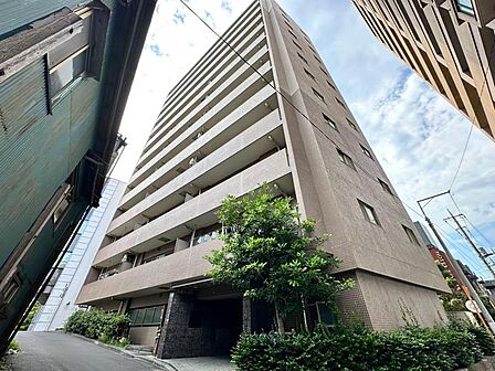 帰宅途中にショッピングやカフェを楽しんだり、利便性の良いこの地の生活は人々を魅了します。心行くままに季節の流れを感じ、ゆったりとした一時を。時間の流れを取戻し、休日はスローライフを。