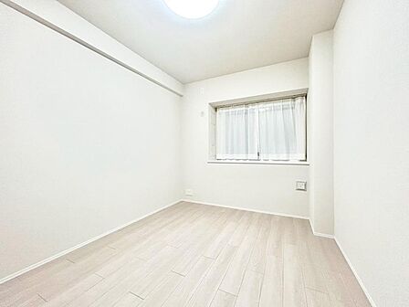 白を基調とした室内は、明るい住空間を造り出すだけでなく、清潔感をもたらしてくれます。