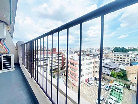 太陽に愛された邸は、陽当り・通風に優れた魅力的で快適さを追求した邸宅でした。ここに住むからこそ意味がある。そんな特別感に浸りながら、毎日をお過ごしして欲しいです 。