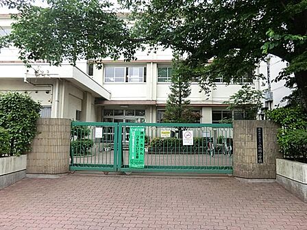 板橋区立上板橋小学校まで約565m