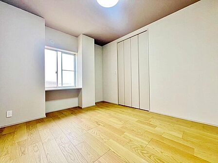 家族とのコミュニケーションを促進する拘り設計。快適な居住空間を演出し、都市型生活をより潤いある時間へ代えてくれます。