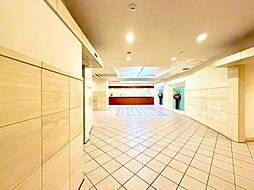 いくつかの種類の石と、木質系の素材が創出する雰囲気は、現代的な「和」の風情を感じさせます。