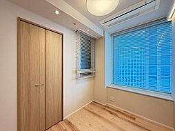 家具の配置のし易い室内です。趣味の部屋としても充分な広さを確保しております。