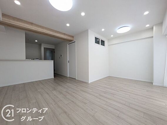 広々としたリビ...