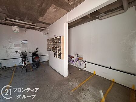 広々とした設計で、多くの自転車を収容可能です。