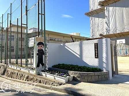 神戸市立葺合中学校 徒歩3分。 180m