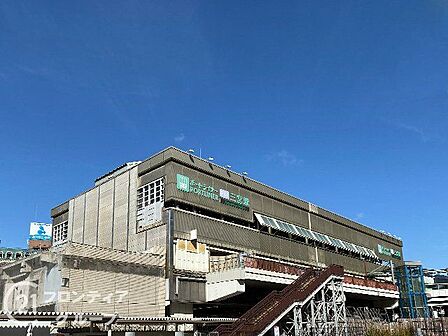 三宮駅(神戸新交通 ポートアイランド線) 徒歩13分。 970m