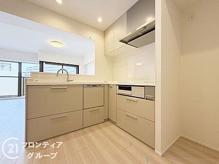 手荒れを防げる食洗器付きキッチン。食器洗いの時間を短縮して、家族の時間や趣味の時間にあてられます