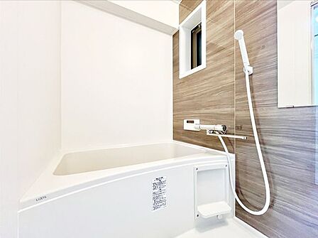 おしゃれなバスルームで、毎日のバスタイムが楽しみになります。デザイン性に優れた空間で、快適な生活をサポートします。