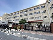 神戸市立本庄中学校 徒歩15分。 1200m