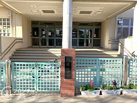 神戸市立灘小学校 徒歩7分。 540m