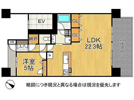 リビングダイニングを広く確保した贅沢な間取りに心躍りますね！約22.3帖の大空間は光が隅々まで届き、駅直結の利便性を享受しながらも室内ではゆったりと自分らしい時間を過ごせそうですね