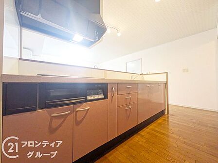 キッチンは、料理を楽しむための機能的な空間で、効率的な作業をサポートします