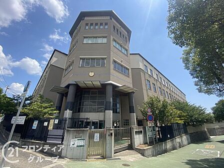 神戸市立高羽小学校 徒歩9分。 650m
