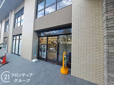 ファミリーマート甲南医療センター店 徒歩10分。 740m