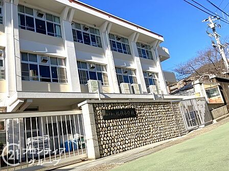 神戸市立福住小学校 徒歩13分。 1040m