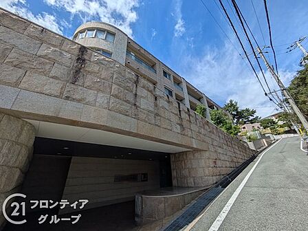 住まい選びは、価格や立地だけでなく、将来の暮らし方まで含めて考えることが大切です。今の段階で気になっていることを、まずスタッフに話してみてください