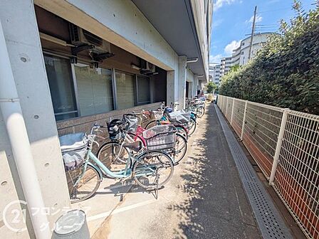 写真だけではわからない採光・広さ・周辺環境の実感は、実際に足を運んでみることが一番です。ご見学はいつでもご予約いただけます