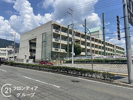 神戸市立鷹匠中学校 徒歩11分。 850m