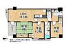 間取り：専有面積76.26m2の3LDK。約14.5帖のLDKを中心に和室6帖と洋室2室を配し、南面に5.12m2のバルコニーが付きます。各室に収納があり、廊下側にも物入を確保しています。