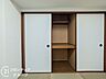室内：エリアの特性や周辺環境についての情報提供も行っています。物件だけでなく、地域の暮らしやすさも含めてご確認いただけます
