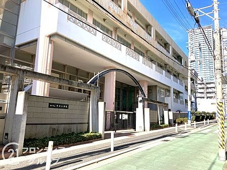 神戸市立中央小学校 徒歩13分。 1020m