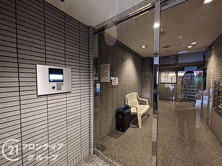 マンションの共有部分は、安全性に配慮した設計が施されています。防犯カメラや照明の配置が最適化され、住人の安心を守ります。どのエリアも清潔で快適に保たれており、家族全員が安心して過ごせる環境です。