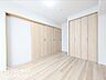 子供部屋：明るく広々とした子供部屋は、成長に合わせて使い方が広がる柔軟な空間。スペースを有効に活用でき、自由にレイアウトできるため、元気いっぱいに過ごせる、快適で楽しい環境が整い、心地よい日々が待っています。