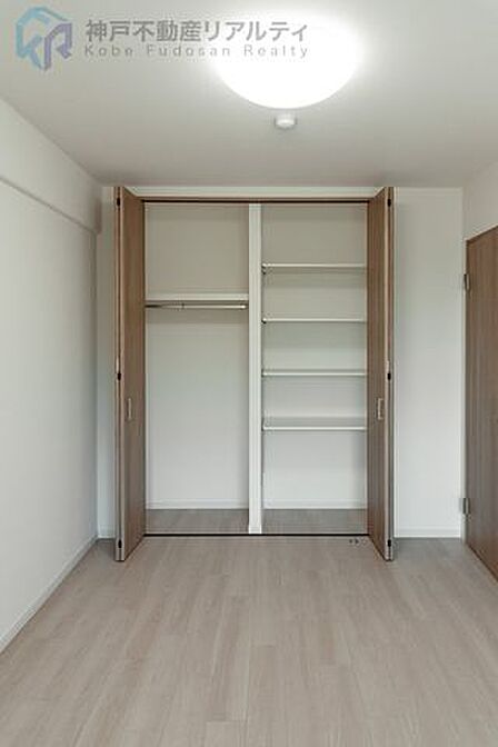 ◆各居室にクローゼットがございますので収納に便利です♪