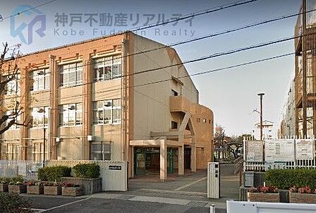 神戸市立本山第三小学校 徒歩7分。 530m
