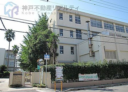 西宮市立段上小学校 徒歩5分。 400m