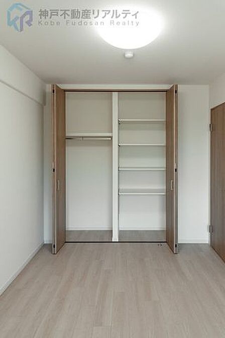 ◆各居室にクローゼットがございますので収納に便利です♪