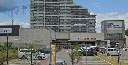 万代仁川店 徒歩9分。 660m