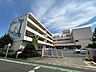 周辺：吉川市立中曽根小学校 590m