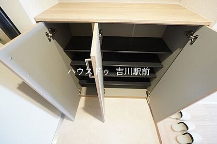 シューズボックス