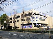 スーパーバリュー 徒歩8分。ホームセンター 570m