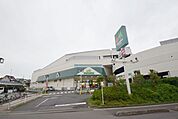 マルエツ東門前店 868m
