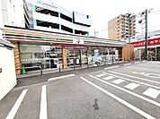 セブンイレブン春日部中央1丁目店 徒歩3分。 190m