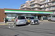 ファミリーマート春日部蛭田店 徒歩6分。 460m