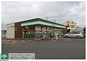 ファミリーマート蓮田黒浜小前店 徒歩14分。 1090m