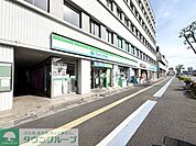 ファミリーマート春日部中央一丁目店 徒歩5分。 360m