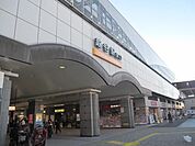越谷駅 960m