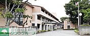 共栄大学 徒歩33分。 2600m