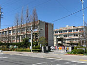 高浜市立高浜中学校徒歩約４分(約270m)