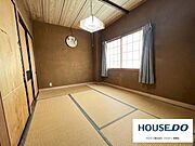 3階和室です。バルコニーにも出られます。※画像はAIを使用して加工済みのため現況と異なる場合がございます。※